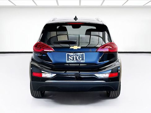 Used 2019 Chevrolet Bolt Premier w/ Infotainment Package FWD image 5
