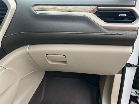 Used 2019 GMC Acadia Denali image 28