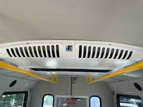 Used 2015 Chevrolet Express 4500 w/ Shuttle Bus Package RWD image 38
