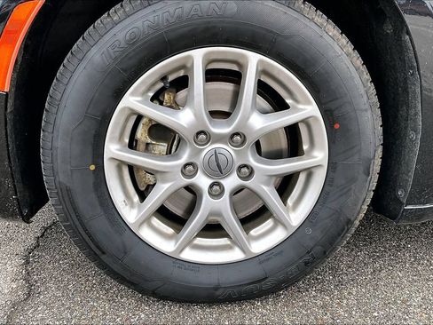 Used 2023 Chrysler Pacifica Touring-L FWD image 8