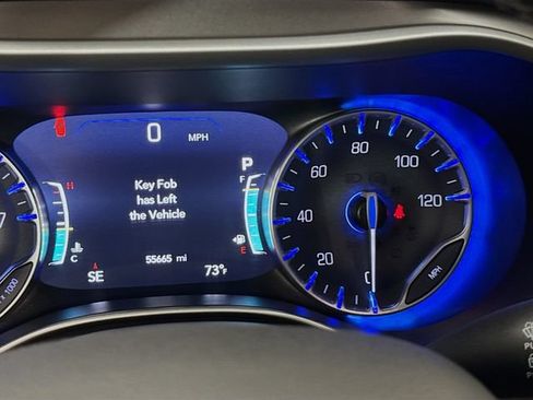 Used 2024 Chrysler Pacifica Touring-L FWD image 12