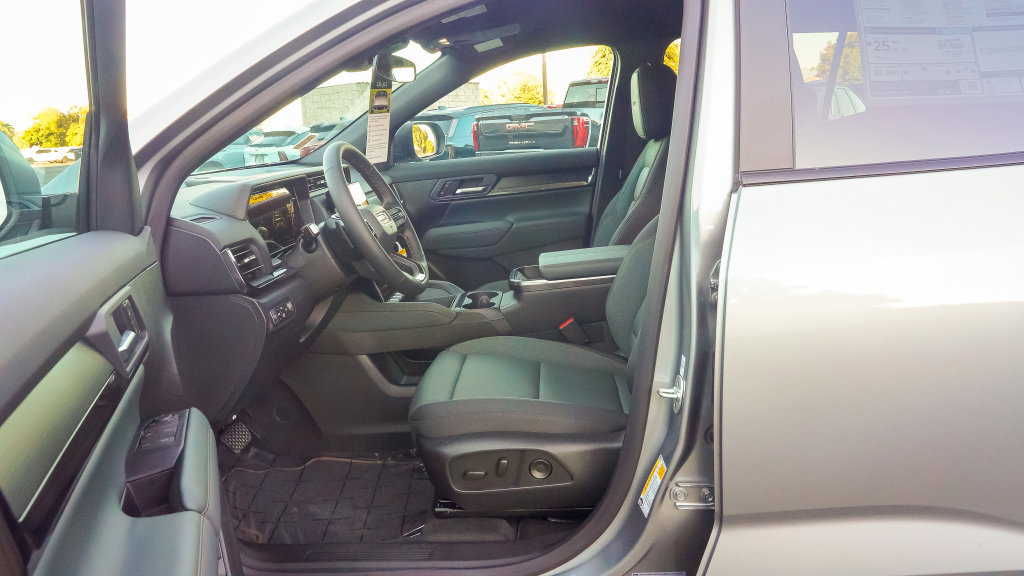 Used 2026 GMC Terrain AT4 AWD/4WD image 15