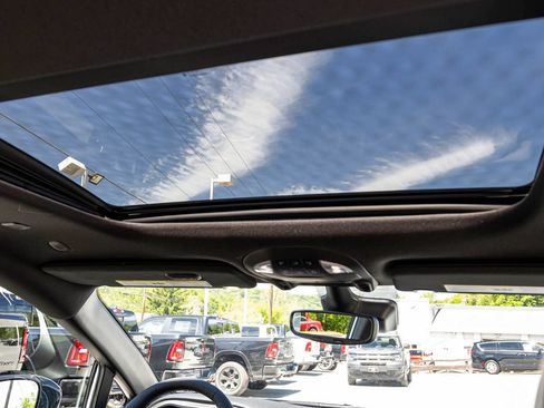 New 2027 Chrysler Pacifica Select FWD image 29