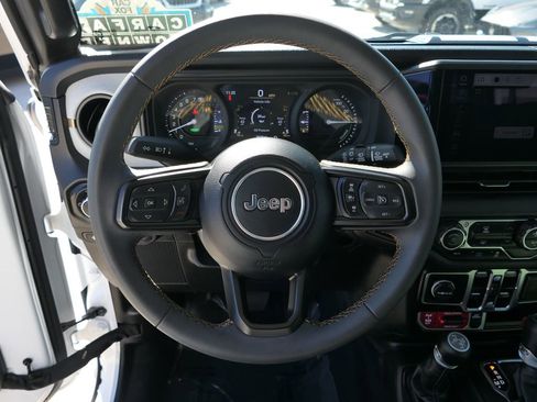 Used 2024 Jeep Wrangler Unlimited image 17