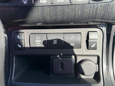 Used 2017 Chevrolet Traverse LT image 12