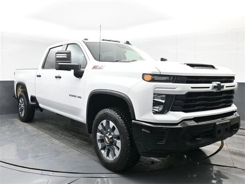 Used 2024 Chevrolet Silverado 2500 Custom w/ Custom Value Package image 2