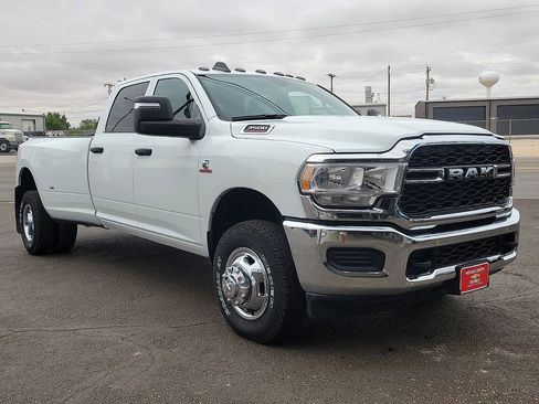 Used 2024 RAM 3500 Tradesman w/ Chrome Appearance Group AWD/4WD image 6