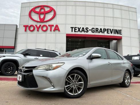Used 2016 Toyota Camry SE FWD image 2