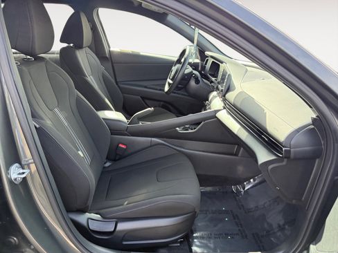 Certified 2025 Hyundai Elantra Sport image 19