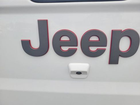 Used 2021 Jeep Gladiator Rubicon w/ Trailer Tow Package AWD/4WD image 10