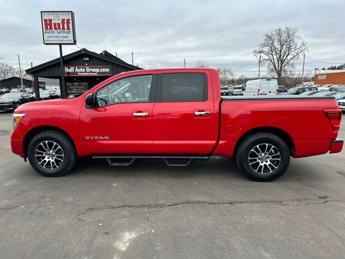 Used 2021 Nissan Titan SV image 6