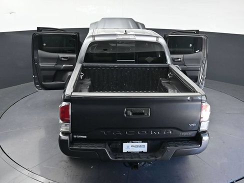 Used 2023 Toyota Tacoma TRD Off-Road w/ Technology Package AWD/4WD image 39