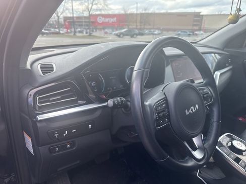 Used 2022 Kia Niro EX Premium image 18