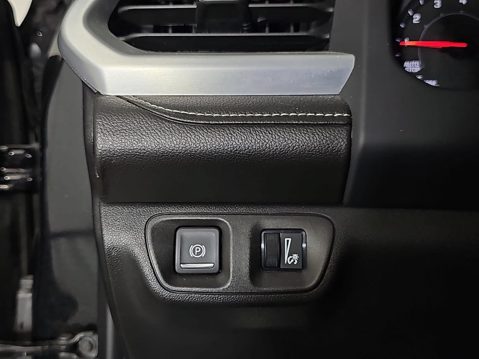Used 2023 GMC Acadia SLE w/ Driver Convenience Package FWD image 25