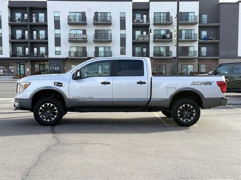 Used 2019 Nissan Titan PRO-4X w/ Pro-4x Convenience Package AWD/4WD image 4