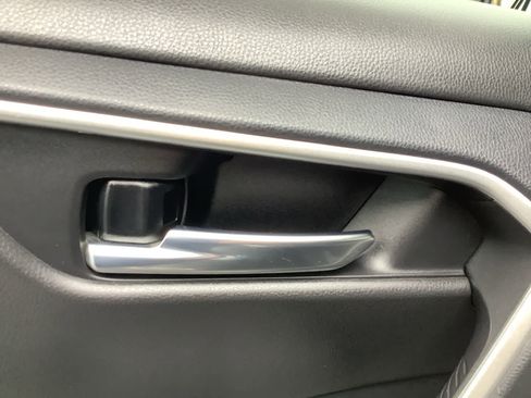 Used 2022 Toyota RAV4 XLE image 34