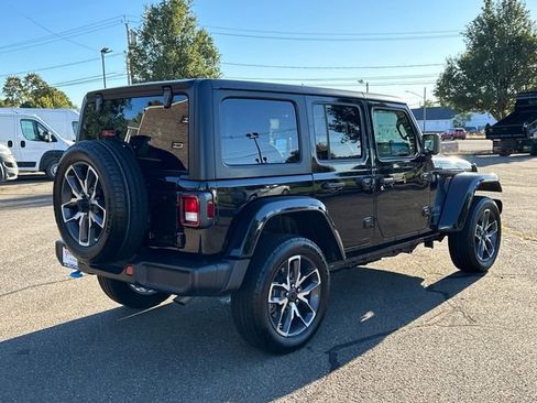 Used 2024 Jeep Wrangler Unlimited w/ Convenience Group image 4