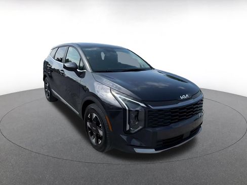 Used 2026 Kia Sportage LX FWD image 3