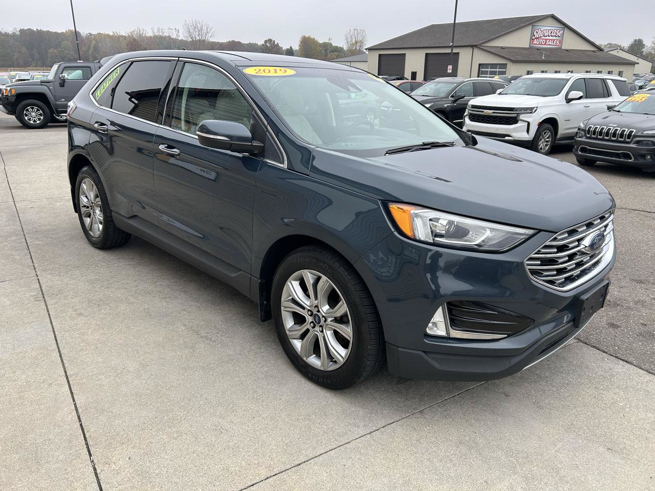 Used 2019 Ford Edge Titanium w/ Cold Weather Package AWD/4WD image 3