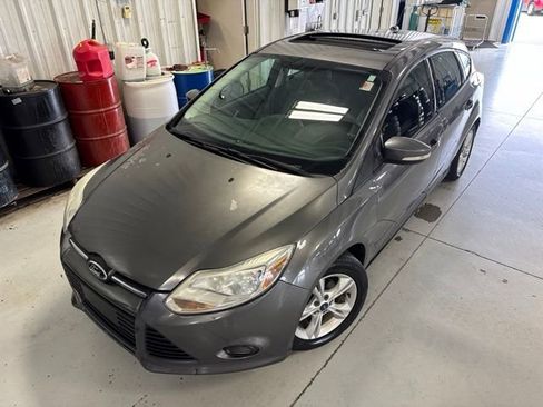 Used 2014 Ford Focus SE w/ SE Winter Package FWD image 27