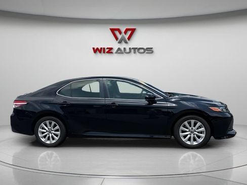 Used 2018 Toyota Camry LE FWD image 6
