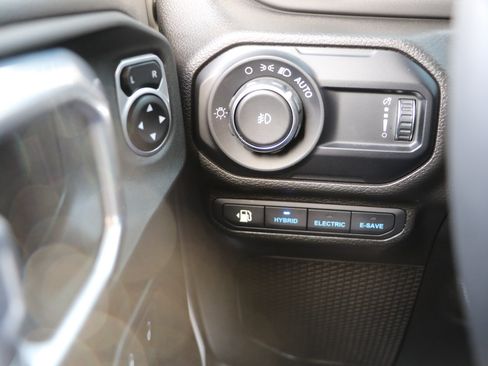 Used 2023 Jeep Wrangler Unlimited Rubicon 4xe w/ Cold Weather Group AWD/4WD image 13