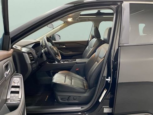 Certified 2023 Nissan Rogue SV w/ SV Premium B Package AWD/4WD image 11