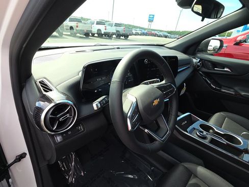New 2026 Chevrolet Equinox LT w/ Convenience Package II FWD image 14