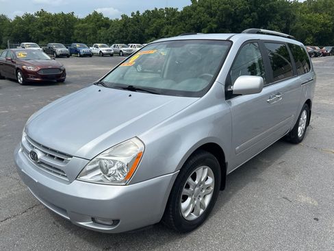 Used 2010 Kia Sedona EX w/ Luxury Pkg FWD image 2