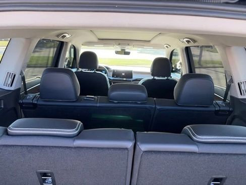 Used 2026 Volkswagen Atlas SE w/ Panoramic Sunroof Package FWD image 12