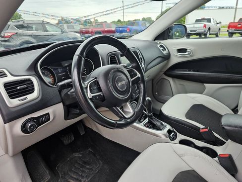 Used 2018 Jeep Compass Latitude w/ Popular Equipment Group AWD/4WD image 6