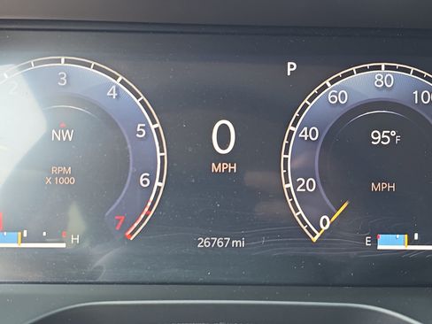 Used 2023 Jeep Grand Cherokee Laredo AWD/4WD image 16