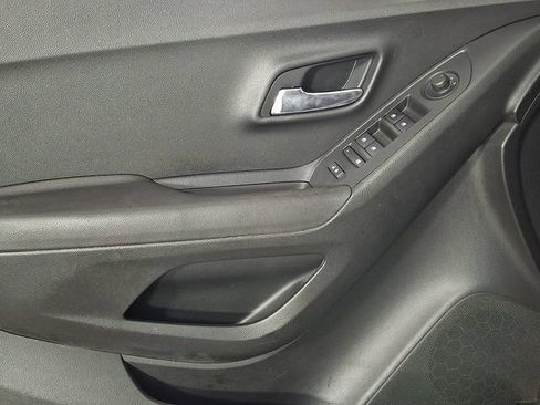 Used 2019 Chevrolet Trax LT w/ LT Convenience Package AWD/4WD image 14