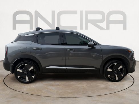 Used 2025 Nissan Kicks SR FWD image 11
