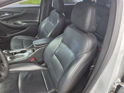 Used 2017 Chevrolet Malibu LT w/ Leather Package image 2