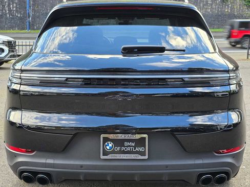 Used 2024 Porsche Cayenne S image 13