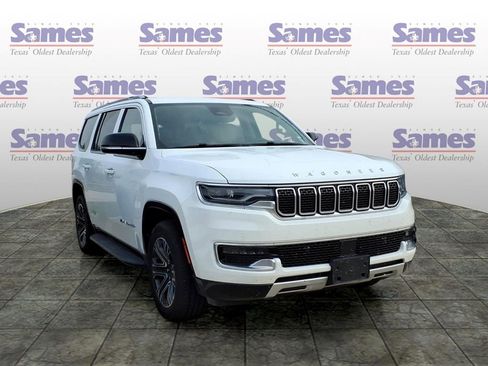 Used 2024 Jeep Wagoneer Series II w/ Flexible Seating Group RWD image 1