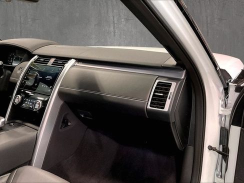 Certified 2025 Land Rover Discovery Dynamic SE AWD/4WD image 28