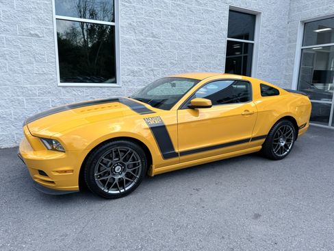 Used 2013 Ford Mustang Boss 302 w/ Boss 302 Accessory Pkg RWD image 3