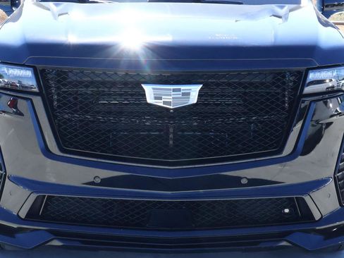 Used 2023 Cadillac Escalade V w/ LPO, ONYX Package image 8