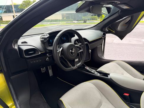 Used 2023 McLaren Artura image 17