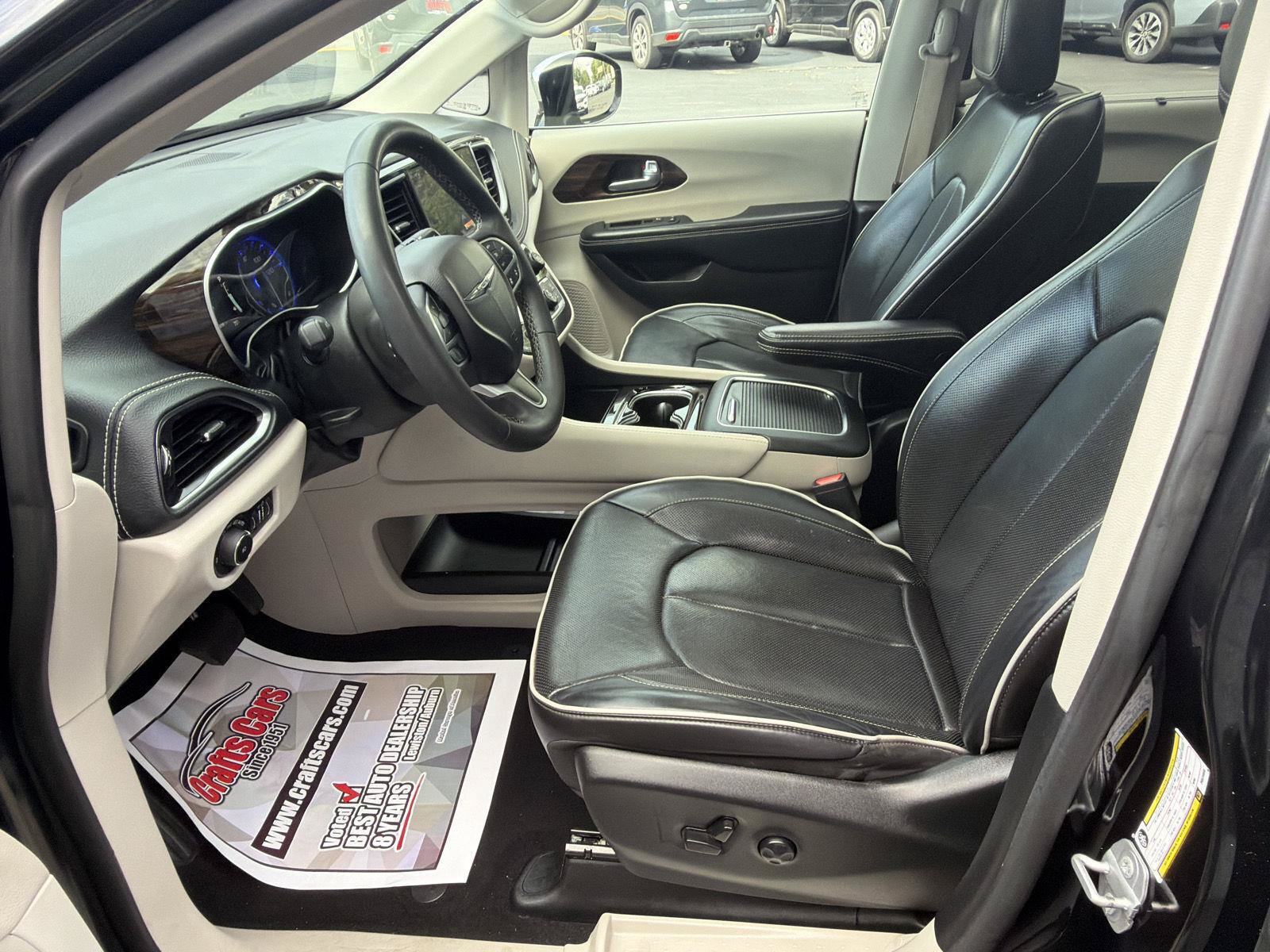 Used 2023 Chrysler Pacifica Limited FWD image 10