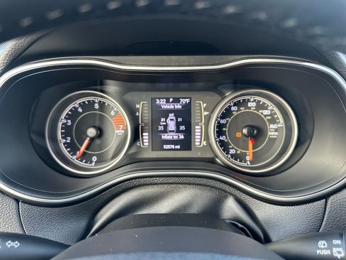 Used 2019 Jeep Cherokee Latitude Plus image 14