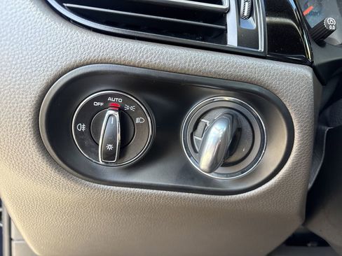 Used 2020 Porsche Macan image 15