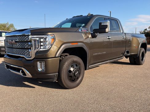 Used 2022 GMC Sierra 3500 Denali w/ Denali Ultimate Package AWD/4WD image 3