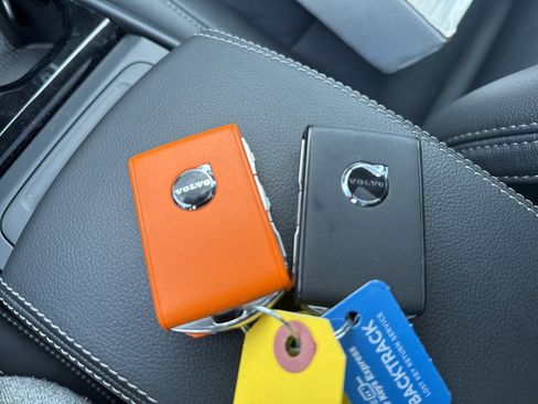 Certified 2025 Volvo XC40 B5 Plus image 26