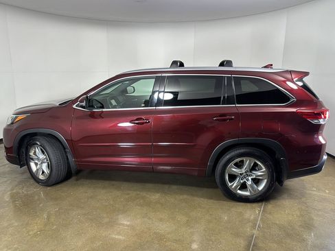 Used 2017 Toyota Highlander Limited w/ Carpet Mat Package AWD/4WD image 13