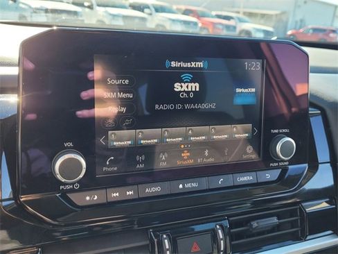 Used 2025 Nissan Pathfinder SV image 19