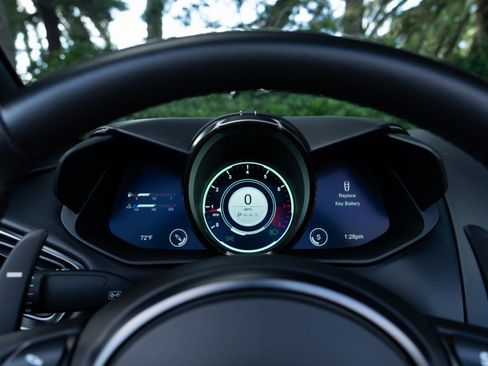 Used 2023 Aston Martin V8 Vantage image 14