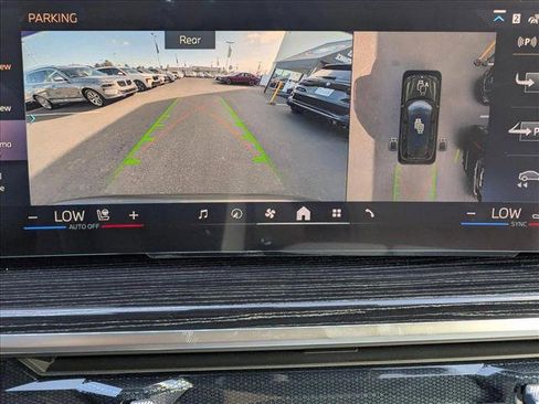 Used 2025 BMW X7 xDrive40i w/ M Sport Package image 12